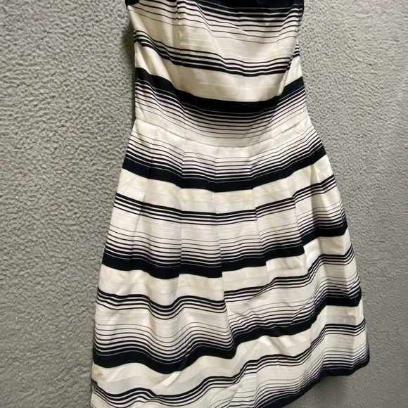 White House Black Market Dress Womens 6 White Black Striped Strapless Lined - Picture 4 of 12